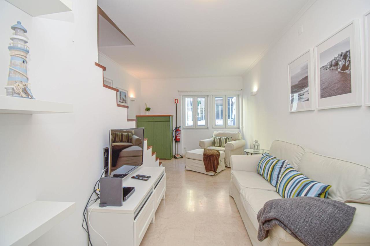 Central Family Apartment - 60 M From The Beach كاسكايس المظهر الخارجي الصورة